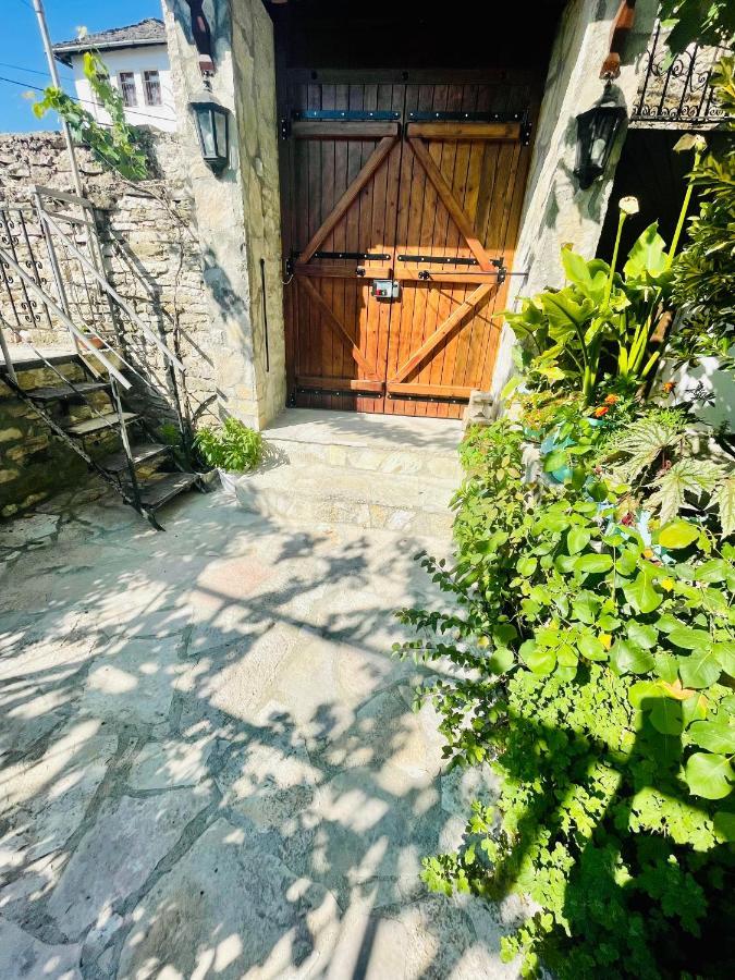 Denis Guesthouse 1930 Gjirokastër Dış mekan fotoğraf