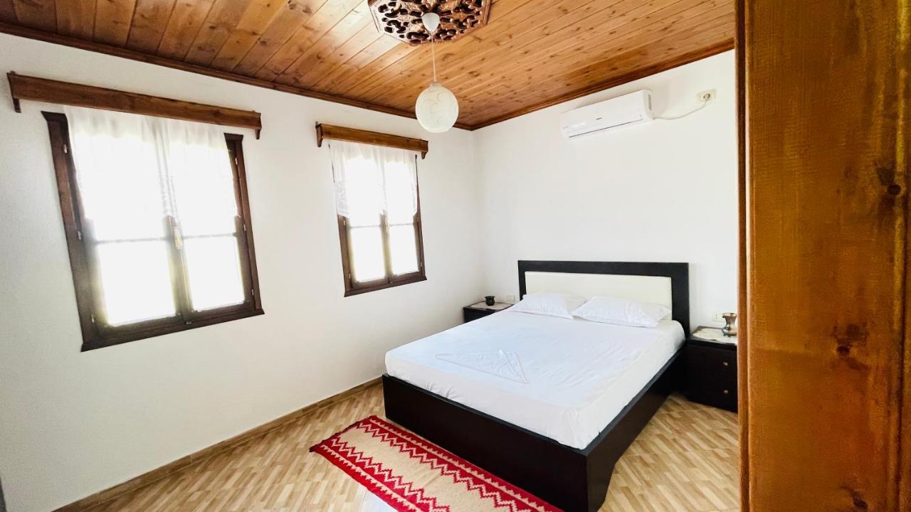Denis Guesthouse 1930 Gjirokastër Dış mekan fotoğraf