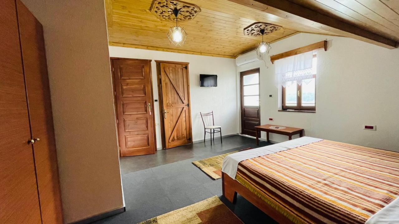 Denis Guesthouse 1930 Gjirokastër Dış mekan fotoğraf