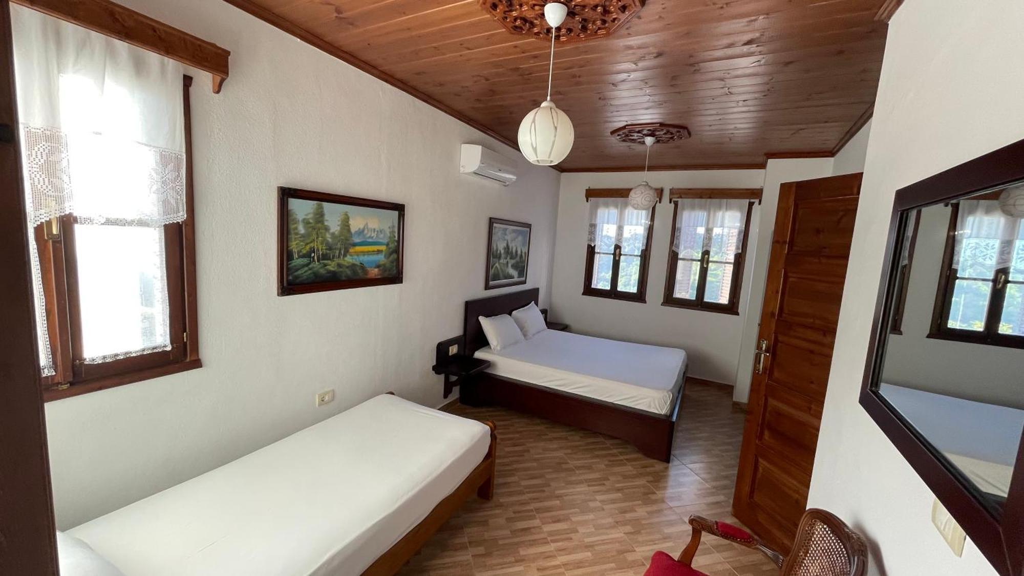 Denis Guesthouse 1930 Gjirokastër Dış mekan fotoğraf
