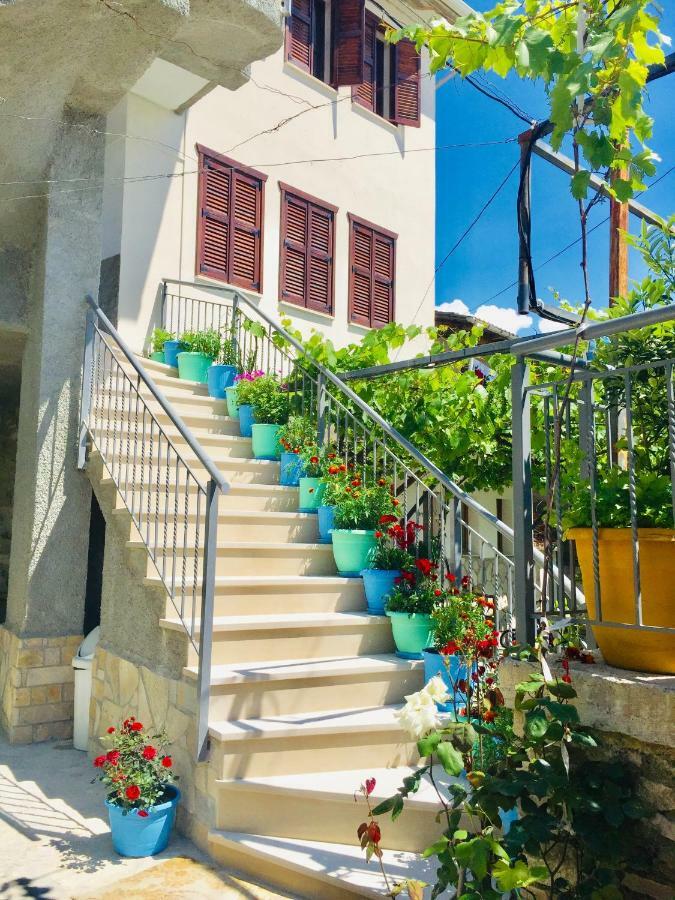 Denis Guesthouse 1930 Gjirokastër Dış mekan fotoğraf